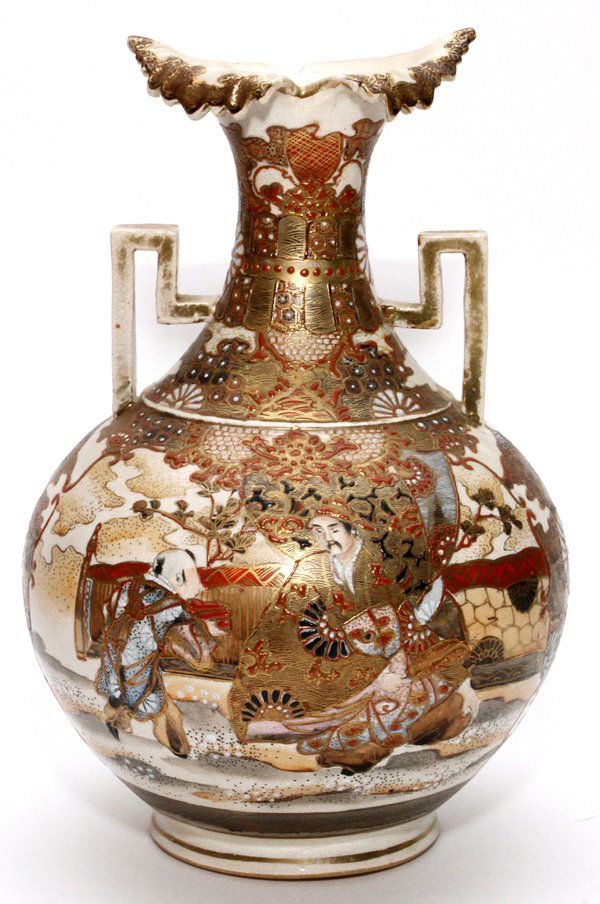 JAPANESE SATSUMA EARTHENWARE VASE MEIJI PERIOD (1 of 3)