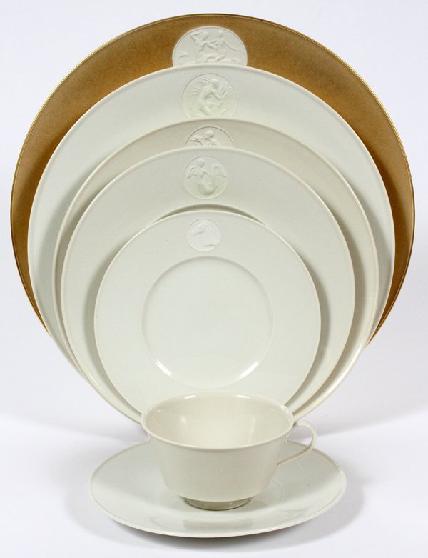 KPM ROYAL BERLIN PORCELAIN DINNER SERVICE 94 PIECES (1 of 8)