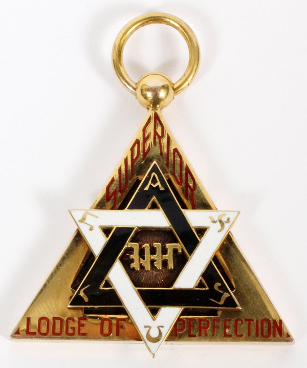 CANADIAN MASONIC 14 KT GOLD PENDANT (1 of 2)