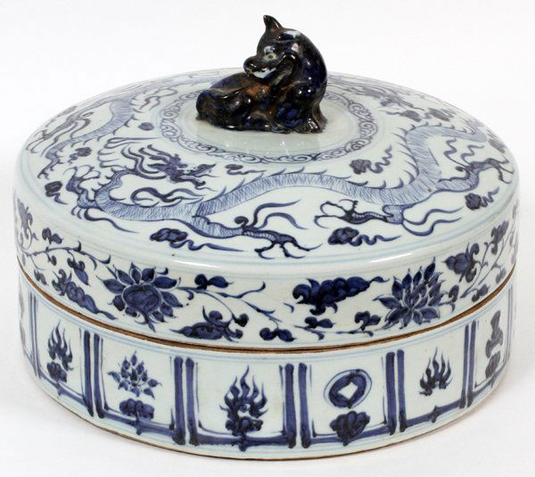CHINESE ROUND BLUE AND WHITE COVERED PORCELAIN DISH (1 of 2)