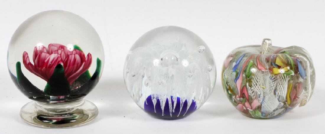 ART-GLASS PAPERWEIGHTS 3 ITEMS (1 of 3)
