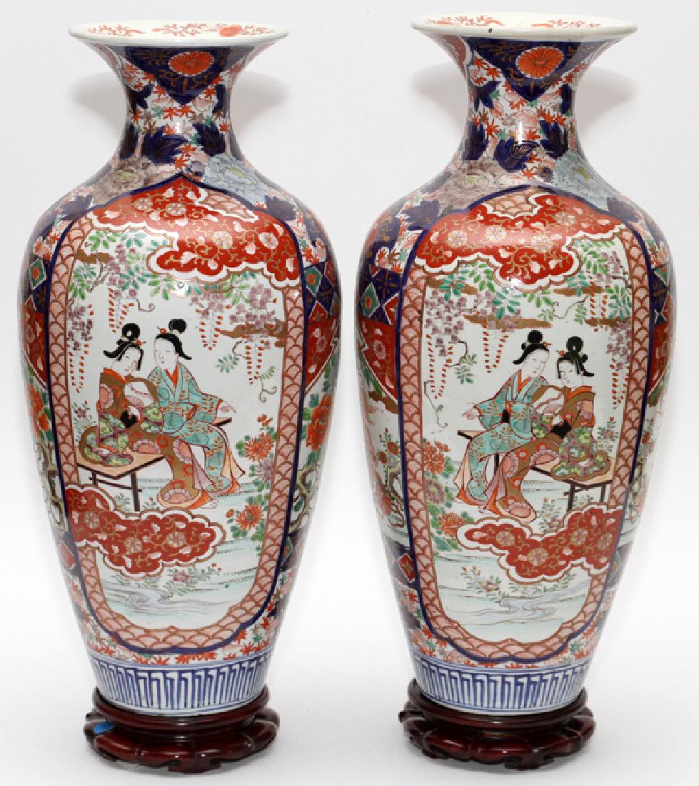 MODERN CHINESE IMARI PORCELAIN VASES (1 of 2)