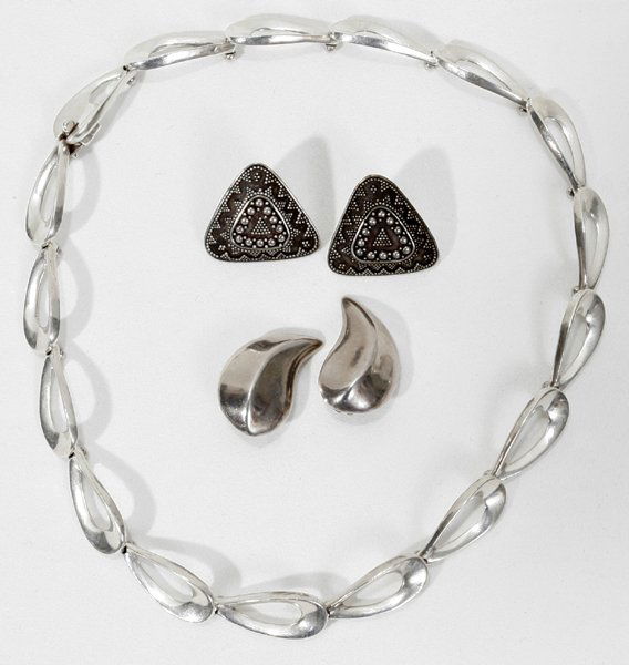 MEXICAN STERLING NECKLACE & EARRINGS: MEXICAN 925 STERLING PIERCED DESIGN NECKLACE & EARRINGS PLUS INDONESIAN EARRINGS, 86 GRAMS, L 17":INDONESIA EARRINGS MARKED "J. Harvey" and Mexican earrings marked "Jondell".