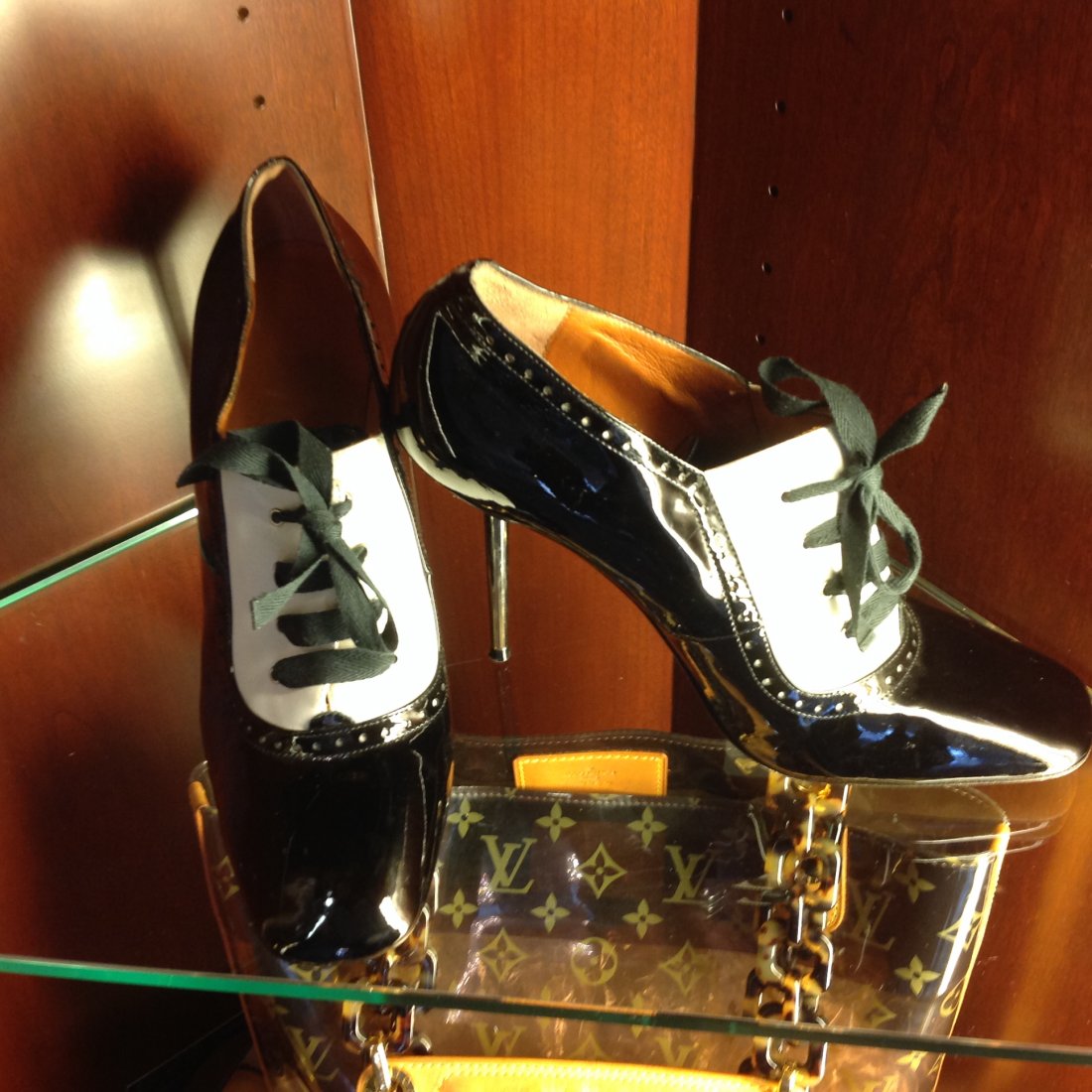 LANVIN PATENT LEATHER DERBY SHOE: LANVIN A NAME SYNONYMOUS WITH ALL THINGS FASHION SINCE THE EARLY 1900'S. THIS SHOE IS DIVINE. BLACK PATENT LEATHER COMBINED WITH WHITE SETA CALFSKIN. NEVER WORN, EXCELLENT CONDITION, CELEBRITY OWNED.