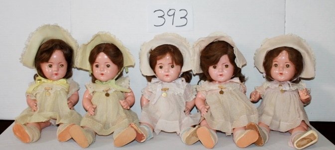15" - SET OF 5 DIONNA QUINTUPLET DOLLS. ORIGINAL: 15" - SET OF 5 DIONNA QUINTUPLET DOLLS. ORIGINAL CLOTHES - NAME TAGS. FULLY JOINTED . VERY GOOD CONDITION.