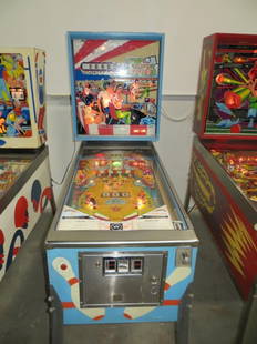 WILLIAMS TRIPLE STRIKE PINBALL: Used item: Powers up unless otherwise noted: