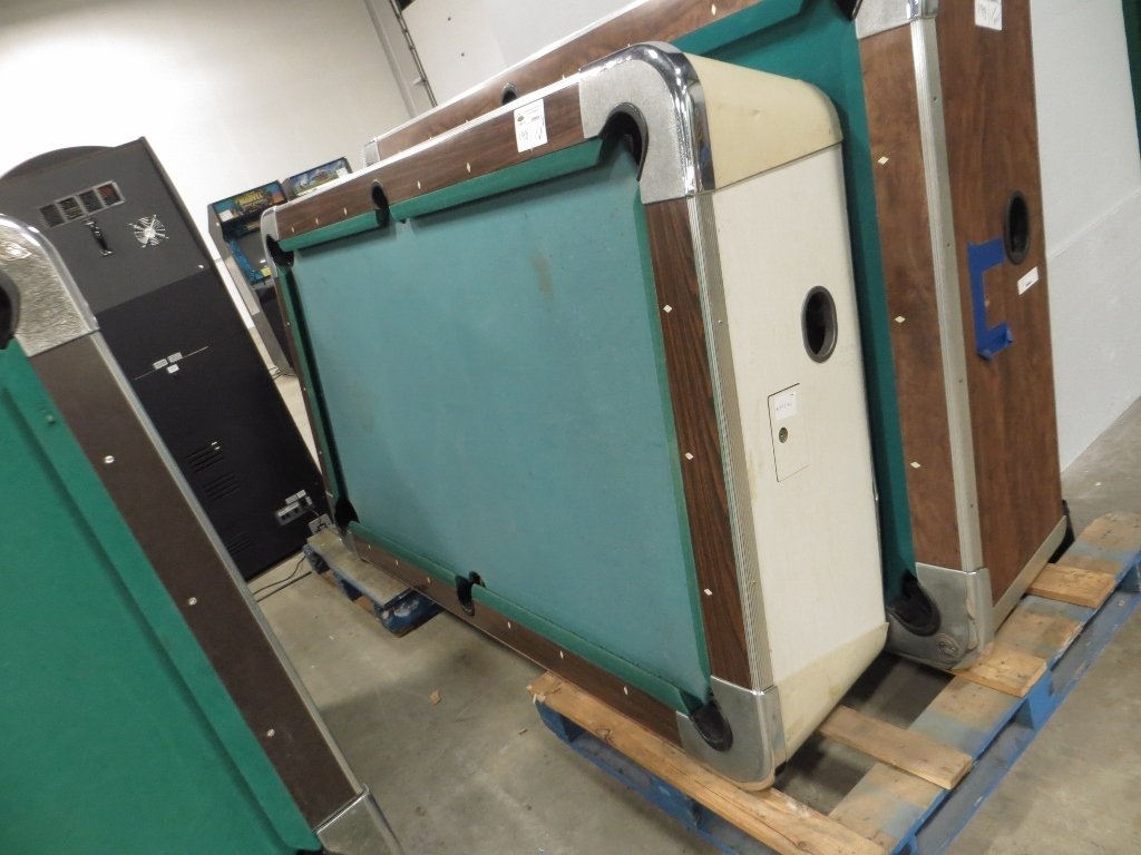 VALLEY 7' POOL TABLE: Used item. Powers up unless otherwise noted: Comes with legs