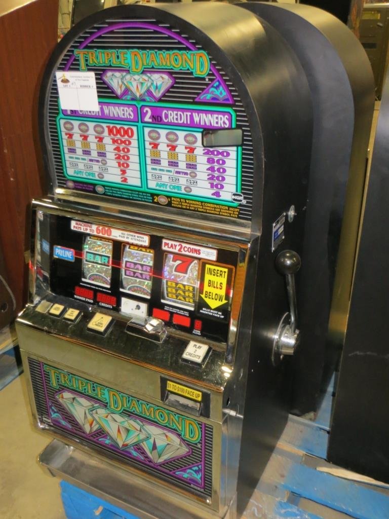 IGT TRIPLE DIAMOND SLOT MACHINE: Used item. Powers up unless otherwise noted: UNTESTED