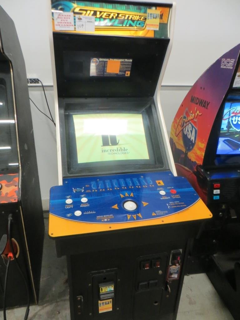 SILVER STRIKE LIVE BOWLING GAME: Used item. Powers up unless otherwise noted: