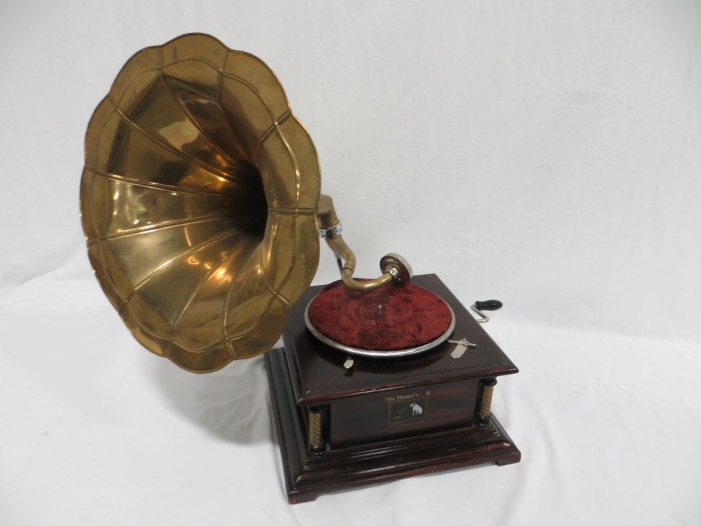VINTAGE GRAMOPHONE (1 of 10)