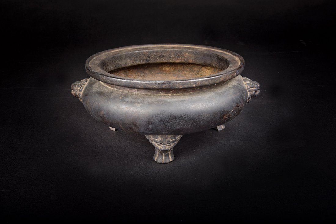 Large Tripod Bronez Censer with Lion Handles, Xuande (1 of 5)