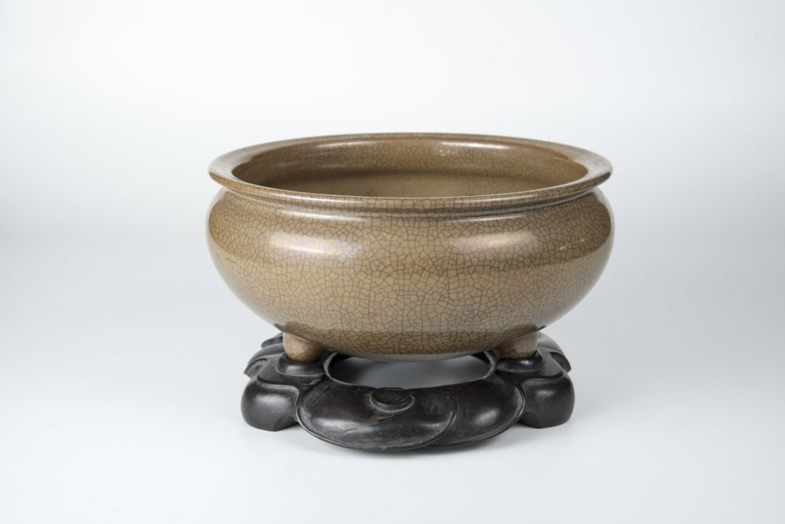 Qing, Tripod Censer with Fine crackles (Wood Stand) (1 of 4)