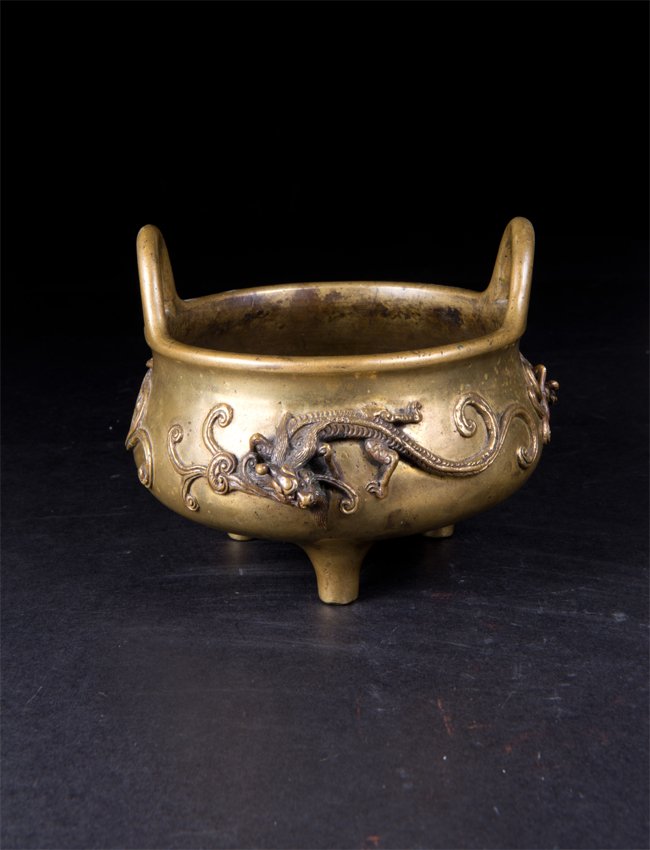 Incense Burner With Dragon Yellow Bronze: Incense Burner With Dragon Yellow Bronze 17th to 18th Century. Height 12.2cm , Diameter 18cm. 黄铜龙纹香炉 17 至 18 世纪 高: 12.2cm