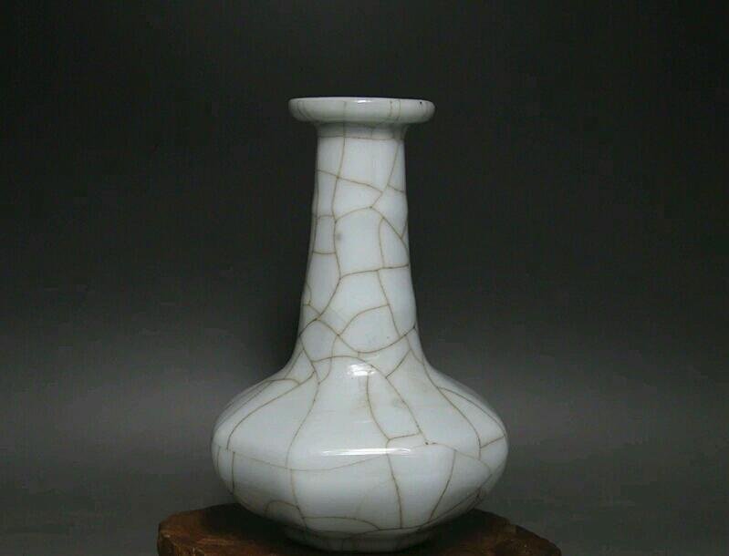Very fine Chinese glazed vase (1 of 2)
