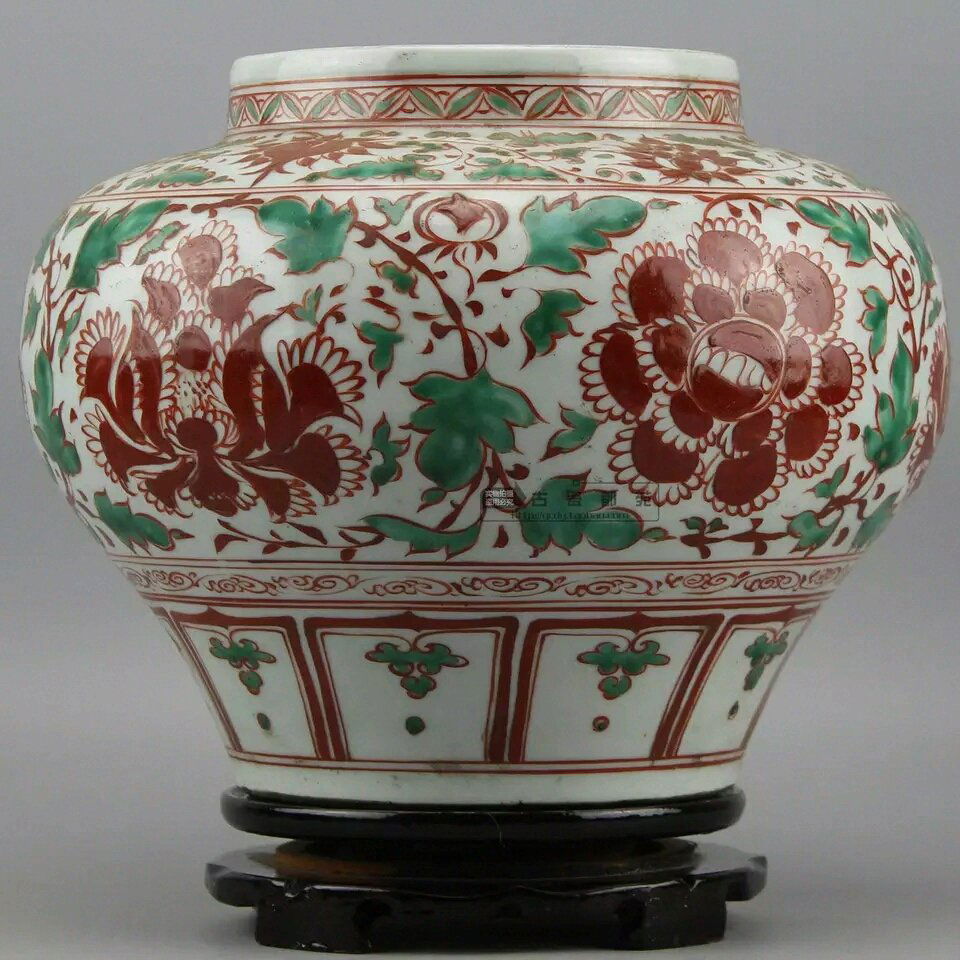 Chinese Ming dynasty large jar (1 of 1)