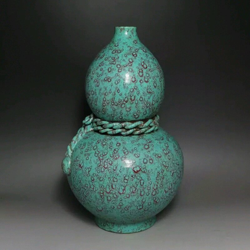 Chinese double gourd shape porcelain vase (1 of 1)