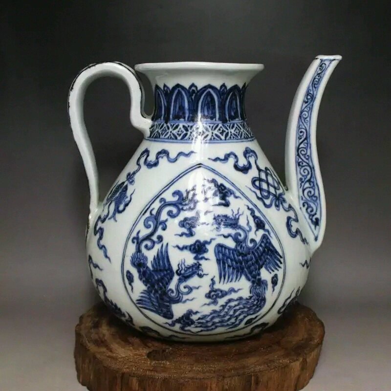 Blue and white procelain liquor botlte: Ming dynasty Blue and white porcelain liquor bottle H(6)inches