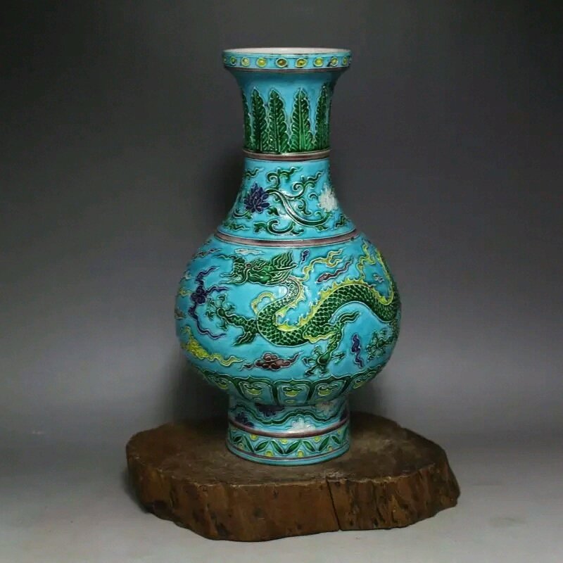 very fine Chinese porcelain vase: great collection of ancient Chinese dragon porcelain vase H(9) inches