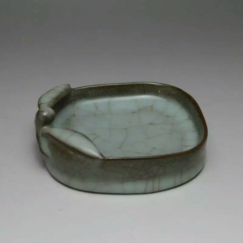 16TH century porecelain pen holder: very fine porcelain pen holder W 5 INCHES