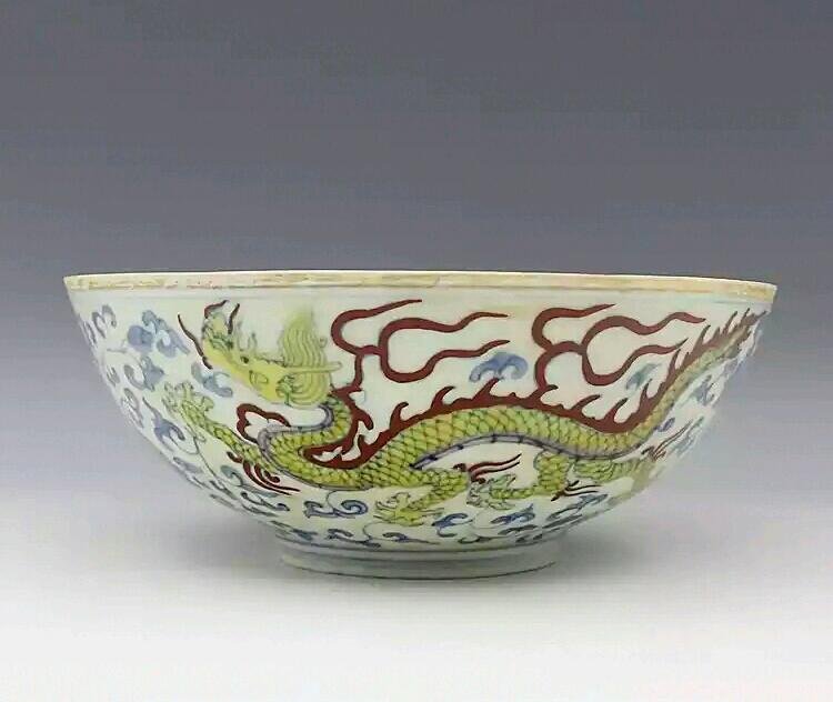 Ming dynasty style porcelain bowl: Chinese multicolored dragon porcelain bowl w(6) inches