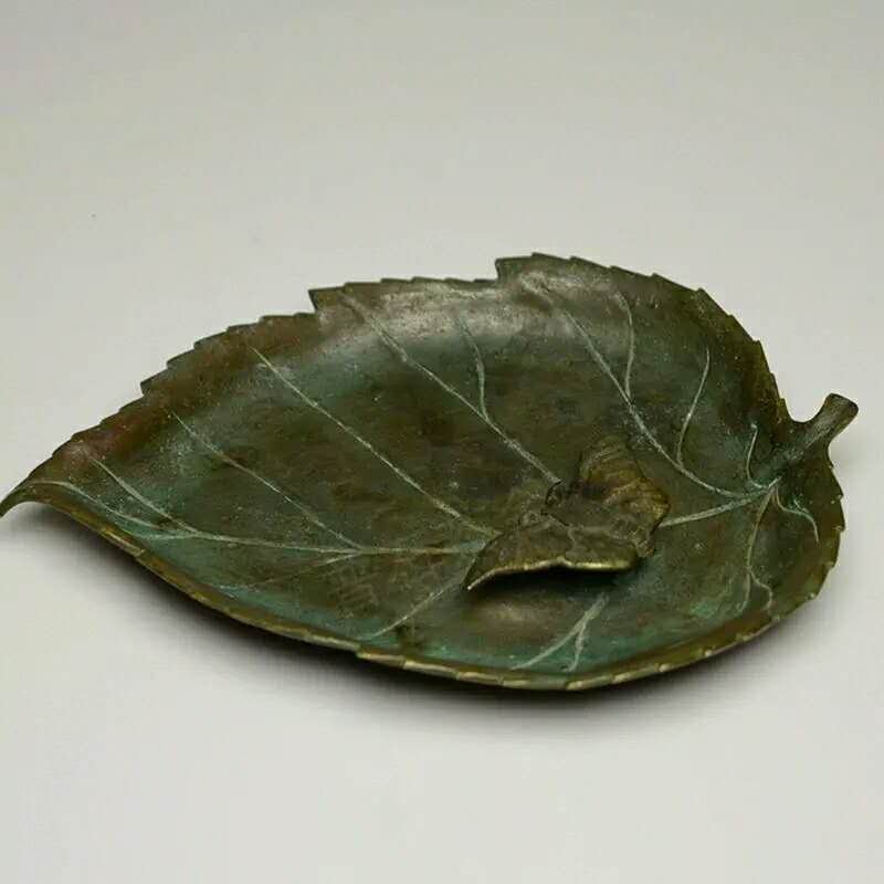 Fine Japanese bronze leaf shape plate: An excellent Japanese bronze plate in leaf shape W(6) inches