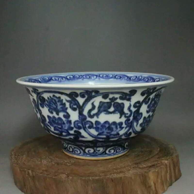 Dragon Porcelain bowl: late 19th century Chinese blue and white porcelain bowl H( 6) INCHES