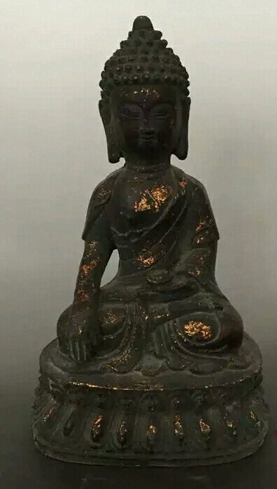 Fine Buddhist bronze figure statue: Vintage bronze figure statue H(7) inches