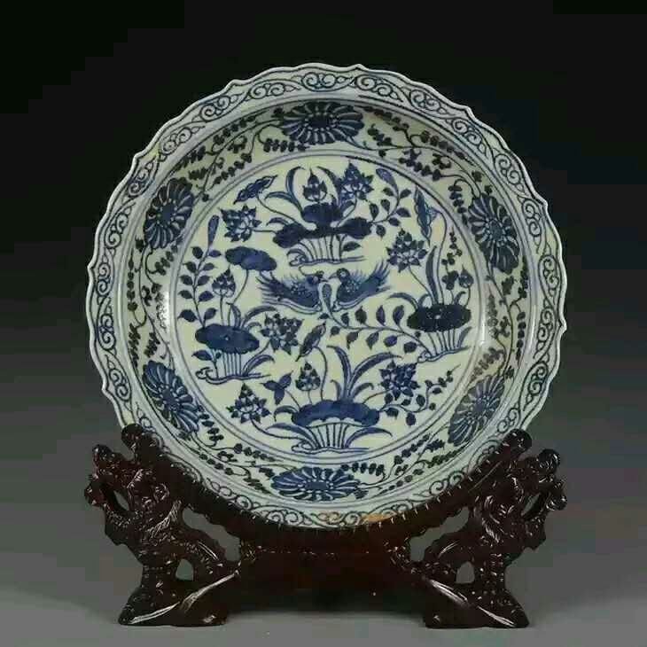 Ming dynasty style porcelain Charger (1 of 3)