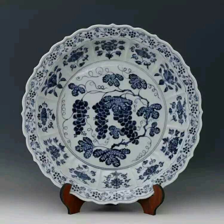 chinese blue and white porcelain plate (1 of 3)