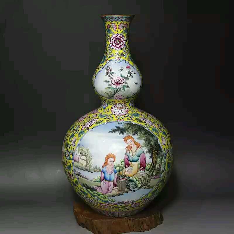 Chinese famille rose porcelain vase (1 of 4)