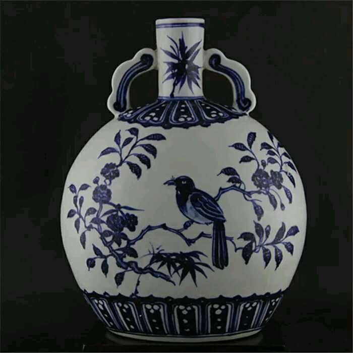 Excellent Chinese B/W porcelain vase (1 of 4)