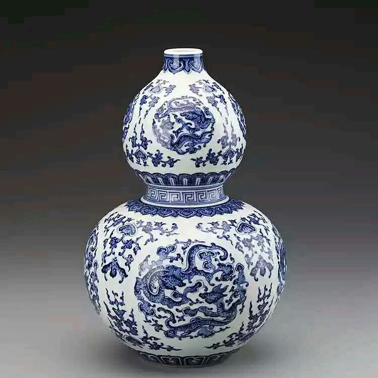 Qianlong marked Chinese B/w porcelain vase (1 of 4)