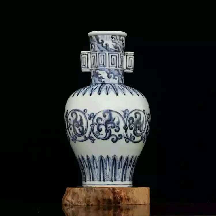 A hand painted Chinese B/W porcelain vase (1 of 4)