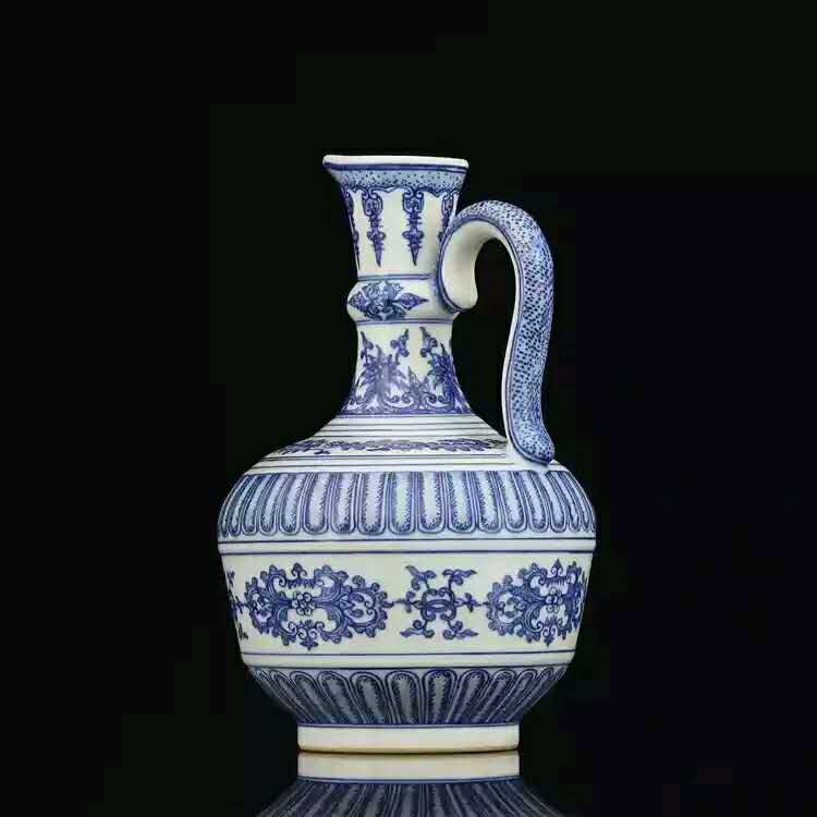 Qianlong marked Chinese  B/W  porcelain vase (1 of 3)