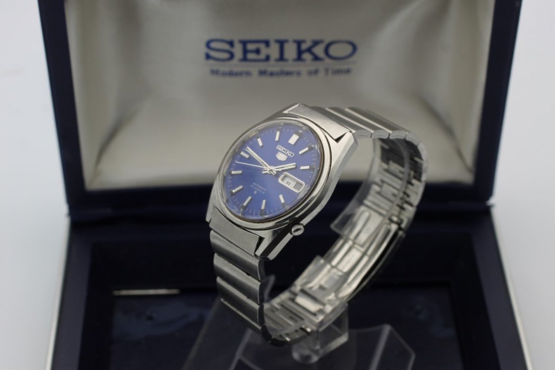 Seiko 5 Automatic Day Date Mens Watch w Original Box: Looks brand new, the watch is running. Measures 36mm across and 42mm top to borrom. Model 6119-8095. Comes with the original box. Watches (if running) have not been timed for accuracy. No Buyers Premi
