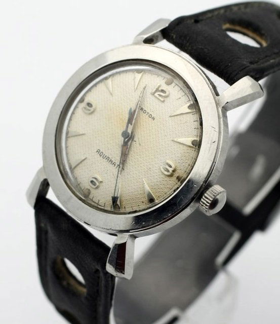 Croton Aquamatic Mens Automatic Vintage Watch: Watch is running and ready to wear. Measures 31mm across (without crown) and 39mm top to bottom. Watches (if running) have not been timed for accuracy. No Buyers Premium