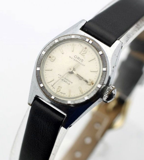 Vintage ORIS Waterproof 17 Jewel Hand Wind Women's: Women's Stainless Steel 21.5mm ORIS With Leather Strap.Beautiful Engine Turned Bezel. Cailbre 442 KIF. Watch IS Currently In Working ORder. No Buyer's Premium