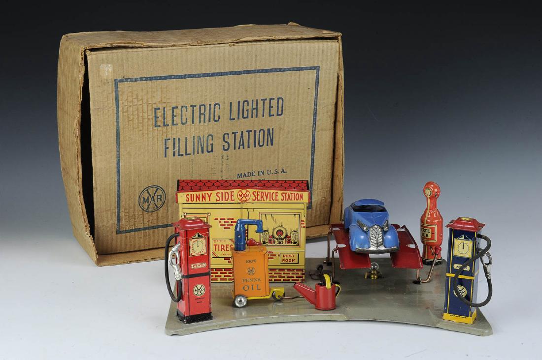 Boxed Electric Lighted Filling Station by Marx (1 of 4)
