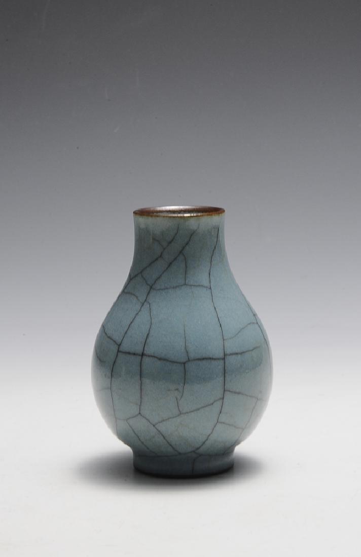 Chinese Ge Glazed Vase, Qianlong Period (1 of 5)
