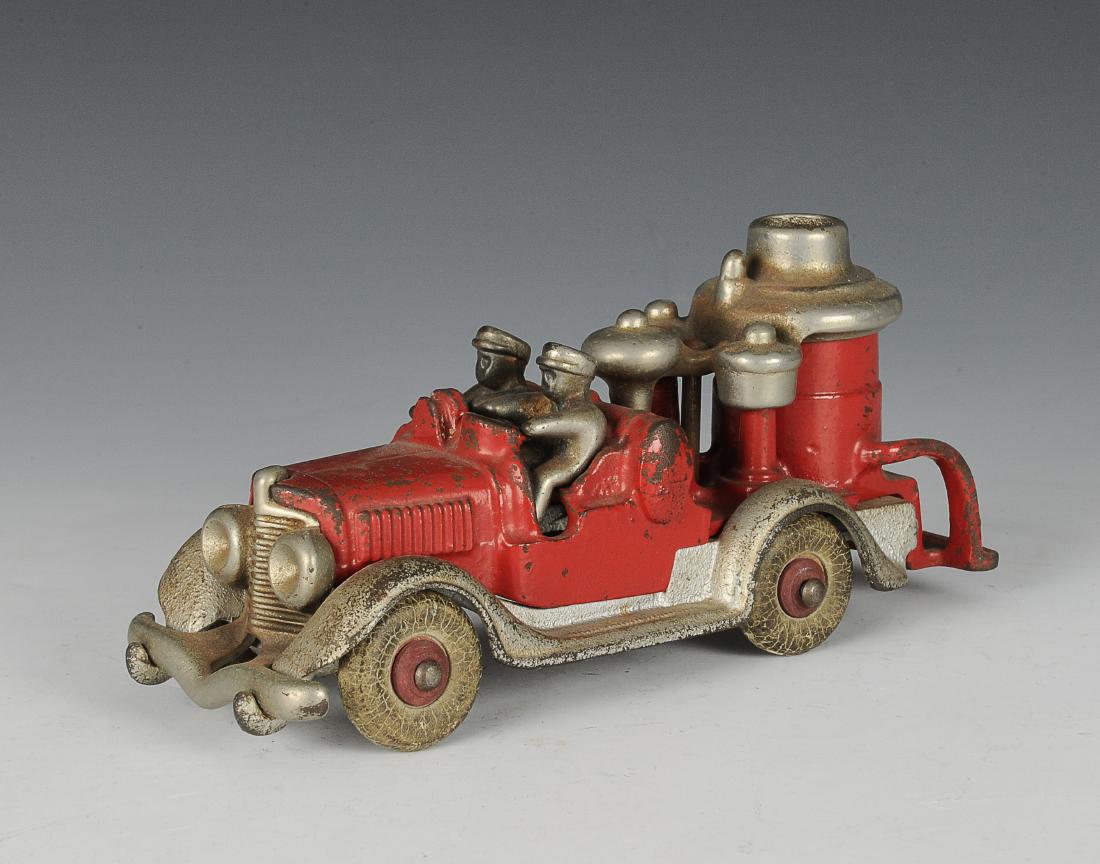 Hubley Cast Iron Fire Pumper Truck (1 of 4)