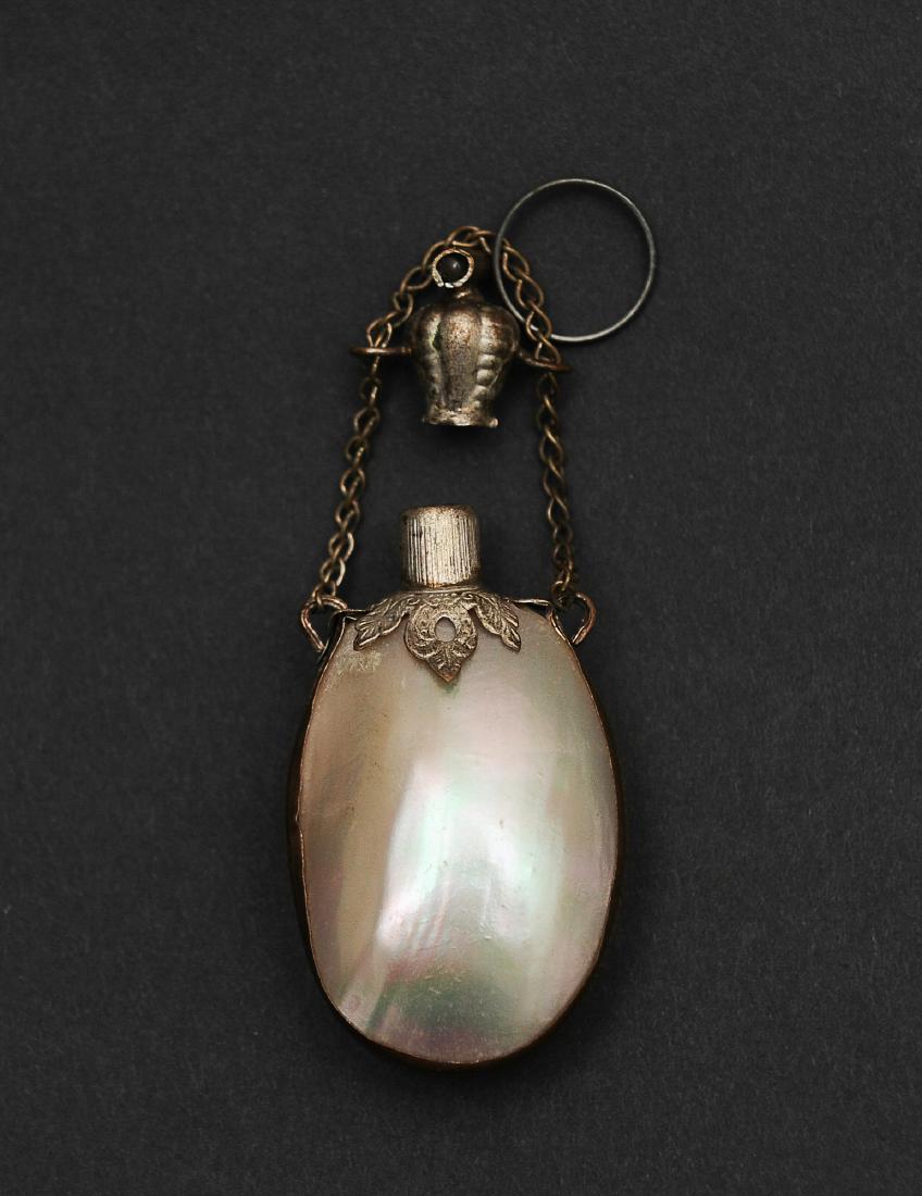 Mother of Pearl Snuff Bottle w/ Chain, 19th C (1 of 2)