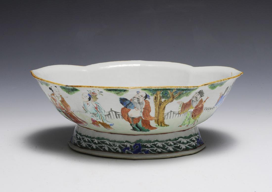 Chinese Famille Rose Quatrefoil Bowl, 19th C (1 of 6)