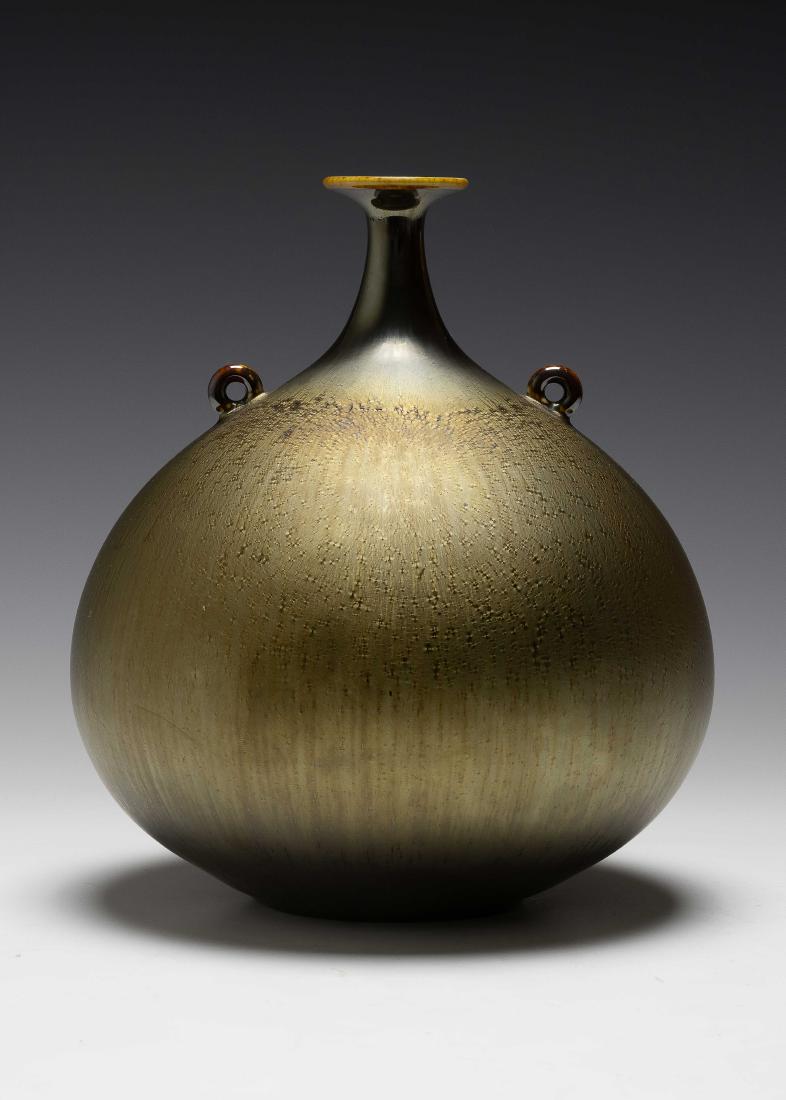Hideaki Miyamura Japanese/American Glazed Vase: Hideaki Miyamura (Japanese/American, (1955- current) glazed bulbous form vase with applied handles. Uses the iridescent glaze he is noted for, this one in gold. Signed on the bottom. Dimensions are: 7