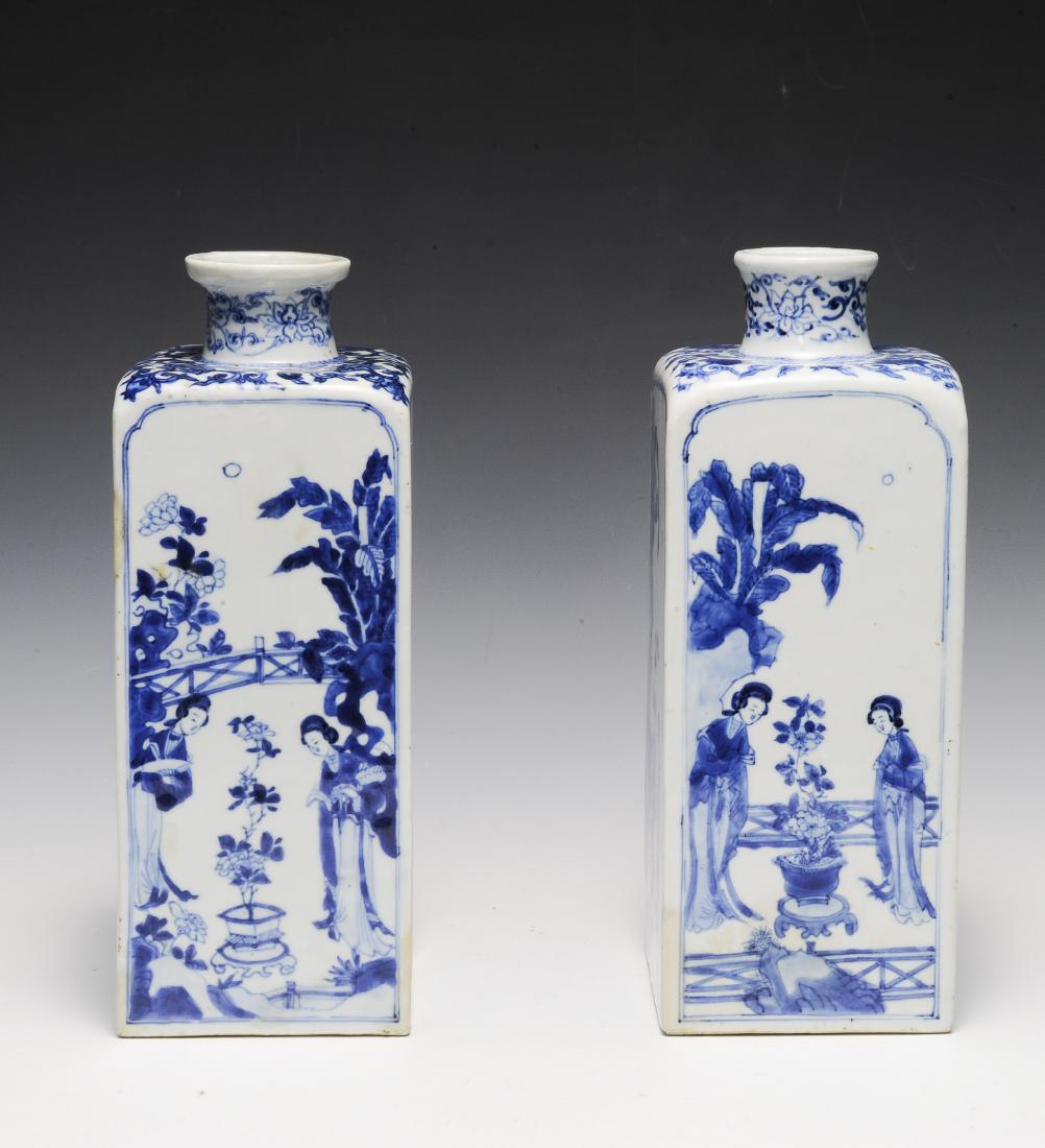 Pair of Chinese Blue & White Vases, 17th Century (1 of 6)