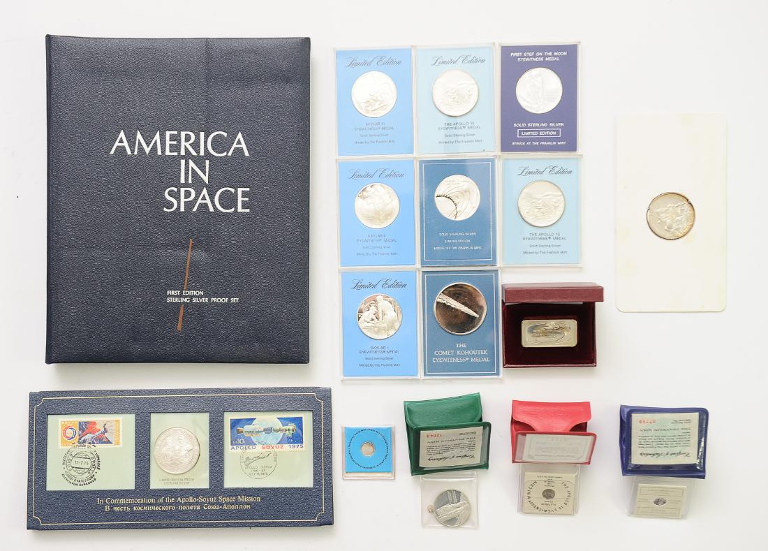 39 Franklin Mint Space Sterling & Platinum Medals: (39) Franklin Mint Space Sterling & Platinum Medals / Coins: a) (24) Franklin Mint "America in Space", sterling silver proof set. Released in 1970 and with its original presentation folio. b) Sterling