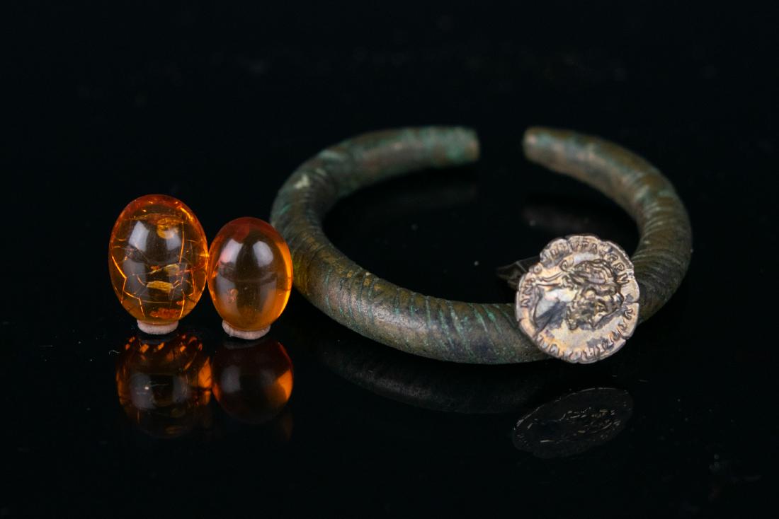 (4) Baltic Amber with Insects - Roman Bracelet: (4) ornamental pieces including insect- Baltic amber with insects and a Roman Bracelet. Two polished cabochon Baltic amber beads from the collection of Ernest Freemark with his written description. Al