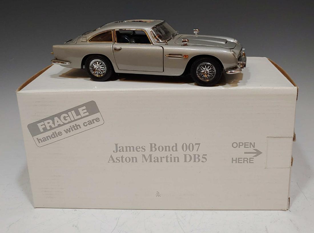 Boxed Danbury Mint James Bond 007 Aston Martin DB5: Boxed Danbury Mint James Bond 007 Aston Martin DB5. Trunk and front hood open. Dimensions are: box - 10 1/8 inches long X 5 1/8 inches wide X 4 1/2 inches tall. all measurements are approximate.