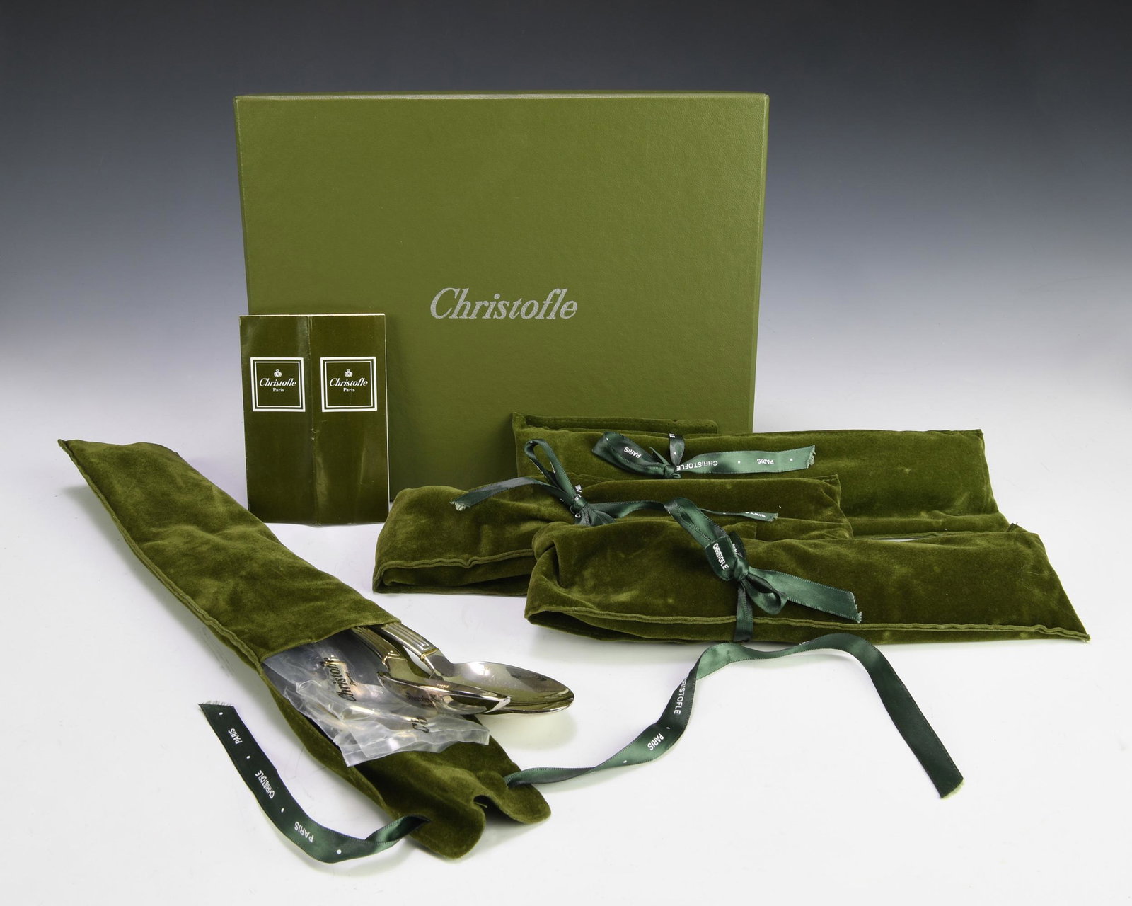 (20) Cristofle Triade Gold - Silver Plate Flatware: (20) Cristofle Triade Gold series silver plate flatware, French, late 20th-21st century. Includes (4) hollow-handle dinner knives with stainless steel blades, (4) dinner forks, (4) soup spoons, (4) de