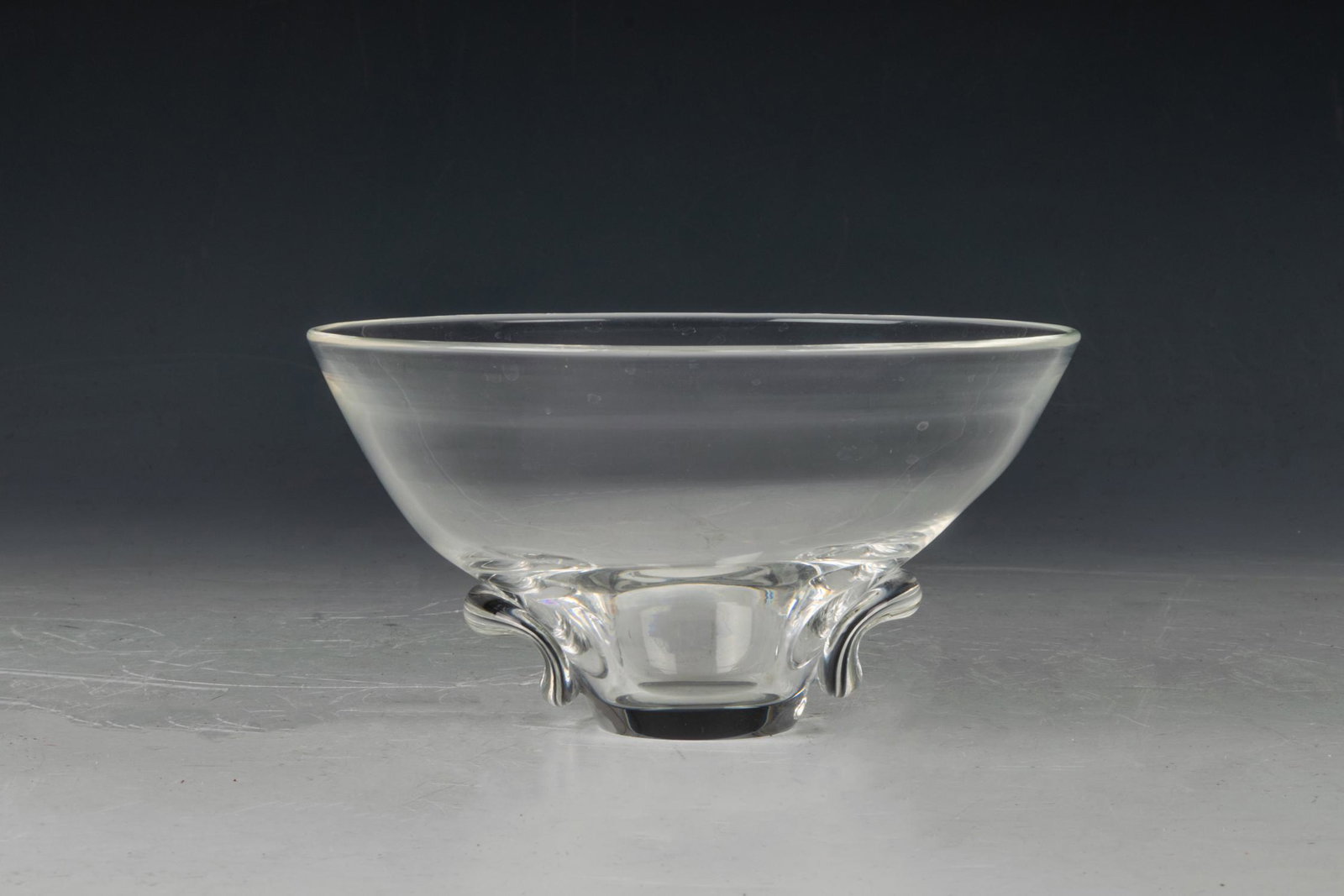 Steuben Colorless Crystal Bowl by George Thompson: Steuben colorless crystal bowl by George Thompson, late 20th century. Steuben mark incised into base. Dimensions are: 7 inches diameter X 3.125 inches high; 17.78 cm diameter X 9.5 cm tall. All measur