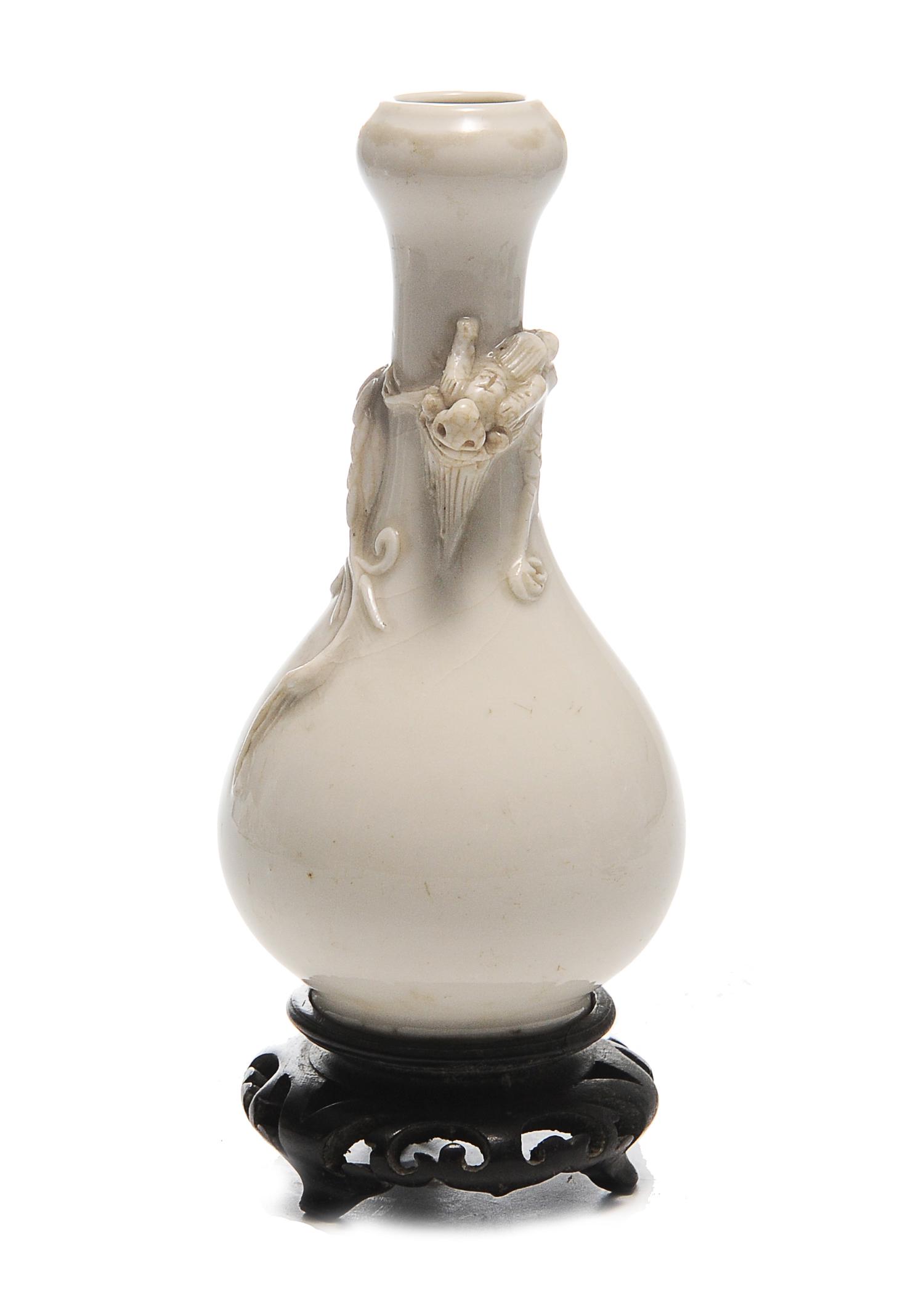 Chinese Blanc de Chine Garlic Head Vase, 17th Century (1 of 10)
